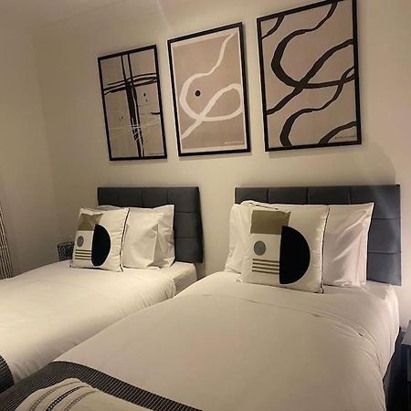 Acacia Villa 던스터블 외부 사진
