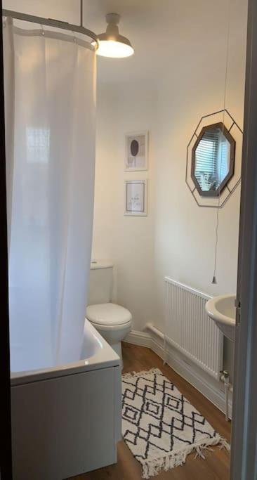 Acacia Villa 던스터블 외부 사진