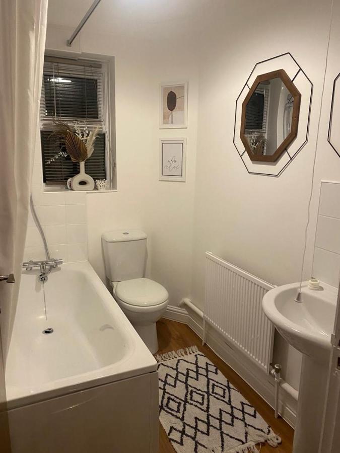 Acacia Villa 던스터블 외부 사진